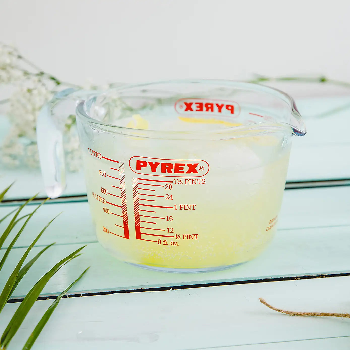 Pyrex Classic Glass Measuring Jug 1 Litre