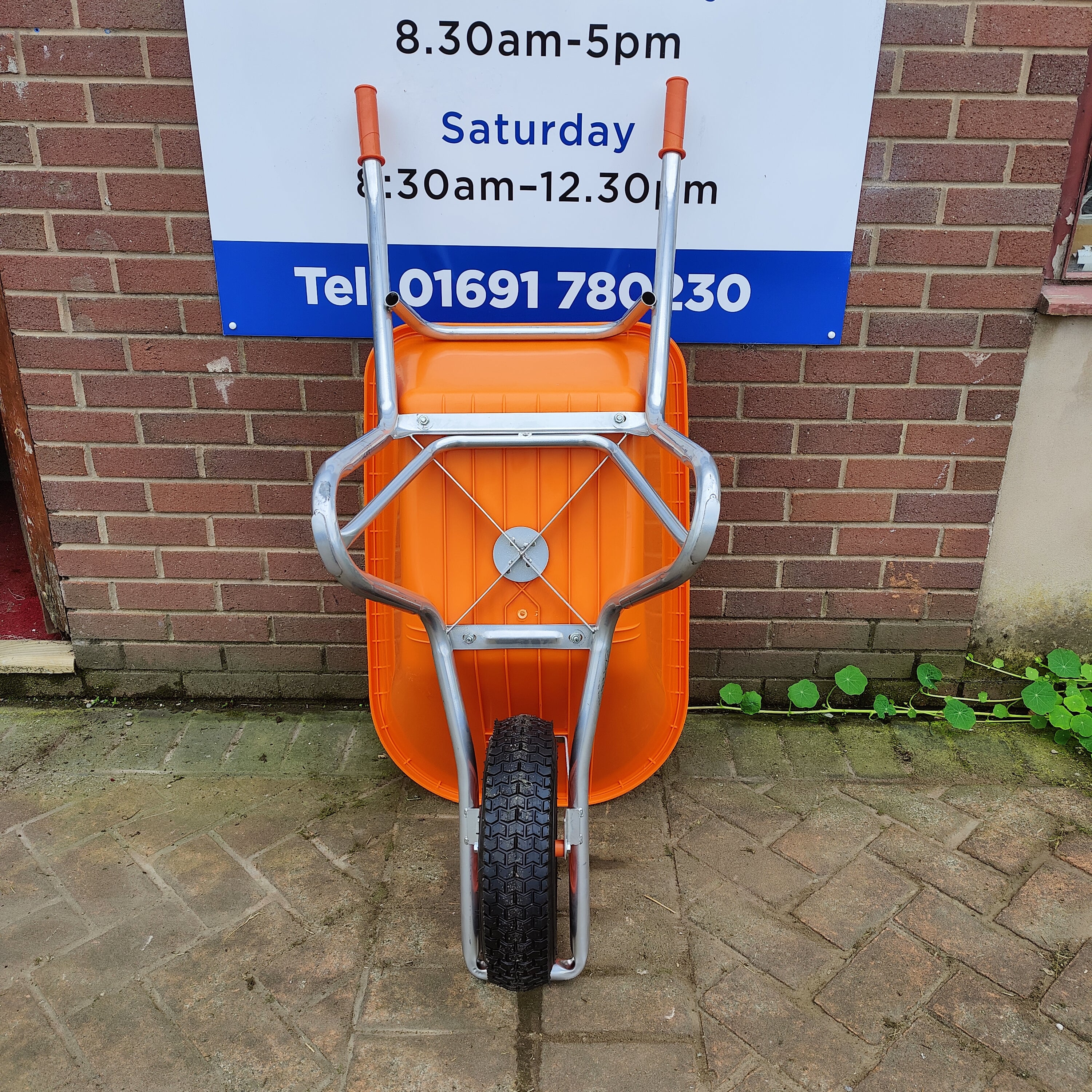 Heavy Duty Wheelbarrow - Orange - 100 Litre - Heavy Duty Tray