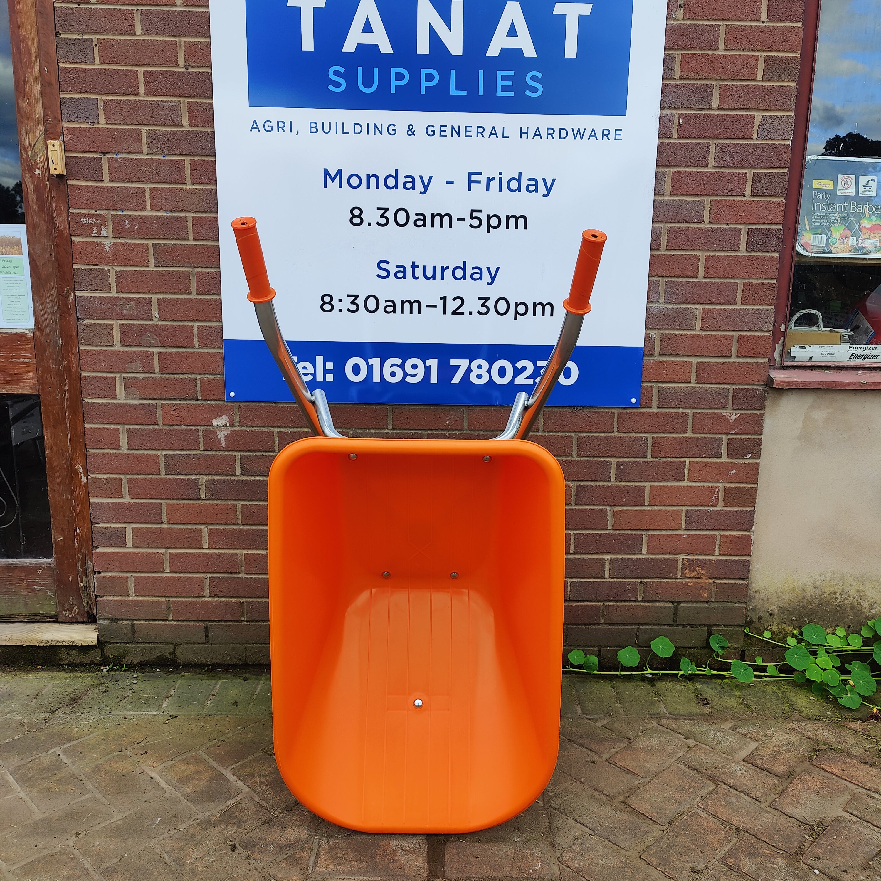 Heavy Duty Wheelbarrow - Orange - 100 Litre - Heavy Duty Tray