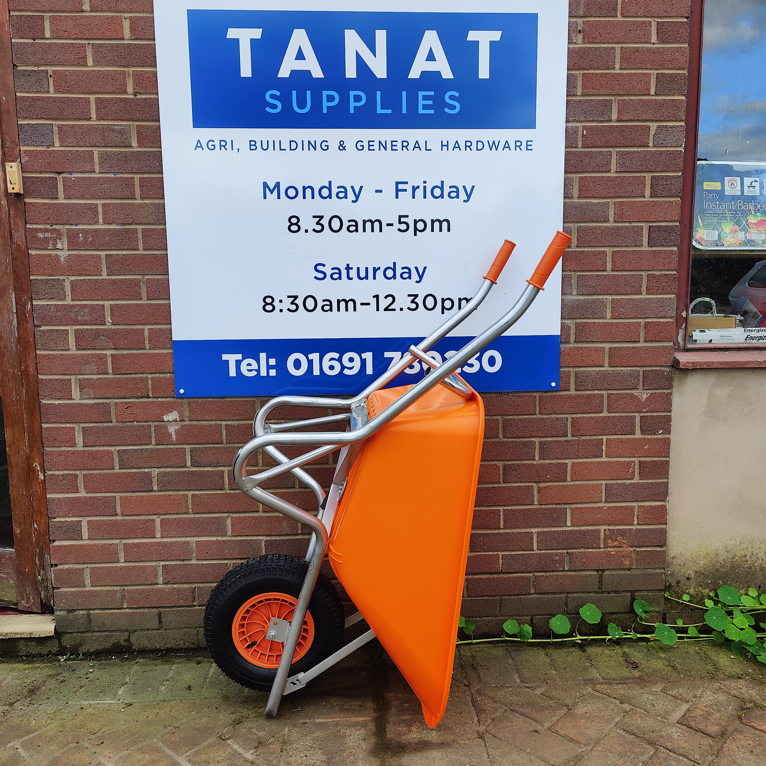 Heavy Duty Wheelbarrow - Orange - 100 Litre - Heavy Duty Tray