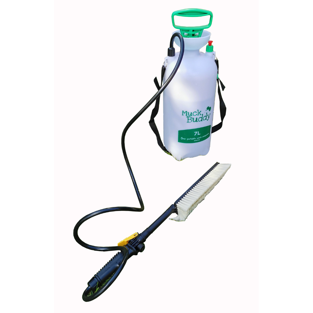 Muck Buddy Sprayer with Nylon Brush 7L