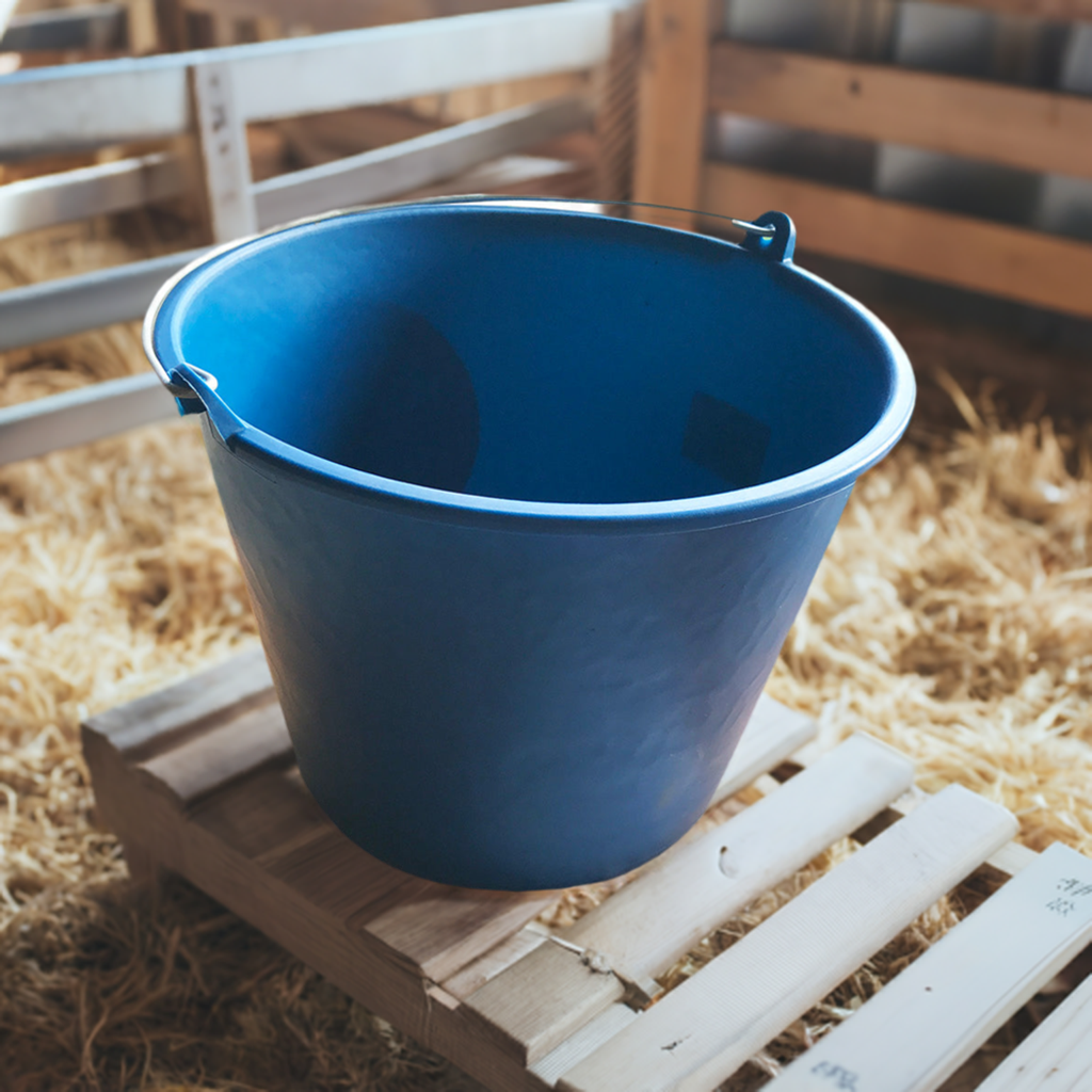 Hoof Proof Calf Bucket 5L c/w Handle - Blue C10